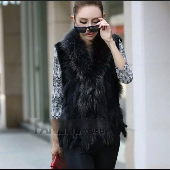 Real Rabbit Fur vest with Raccoon collar - Picture 3 of 7